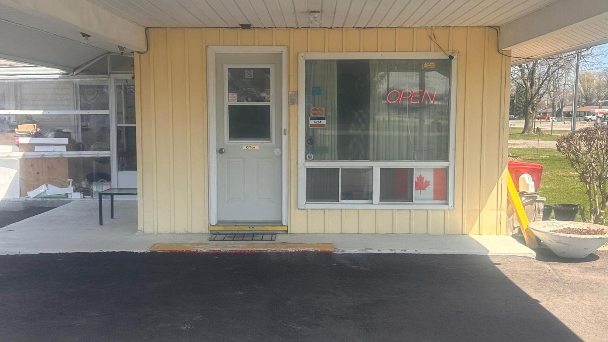 Colonial Motel Chatham-Kent 외부 사진
