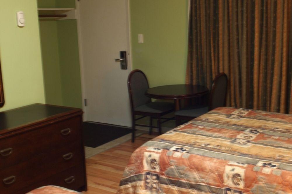 Colonial Motel Chatham-Kent 외부 사진