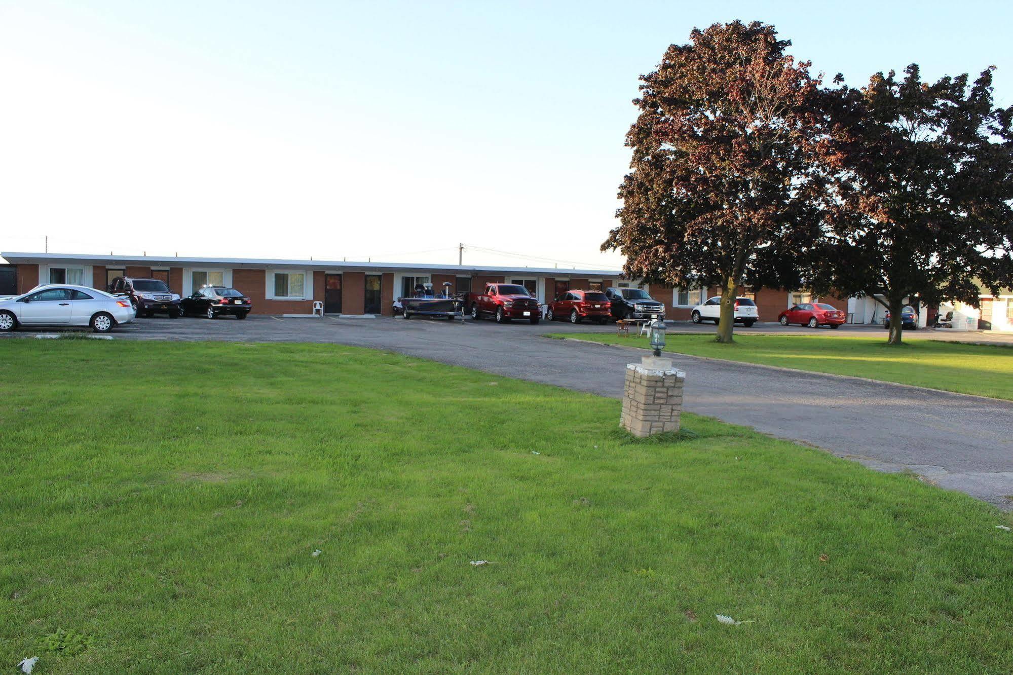 Colonial Motel Chatham-Kent 외부 사진