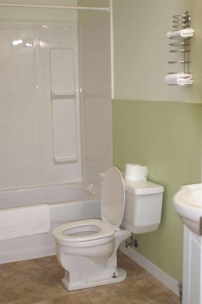 Colonial Motel Chatham-Kent 외부 사진
